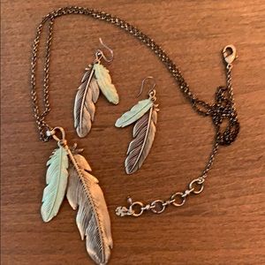 Lucky Brand feather earrings & 30” necklace